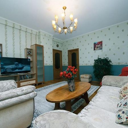 Three-Room Apartments At The Polytechnic Institute キエフ エクステリア 写真