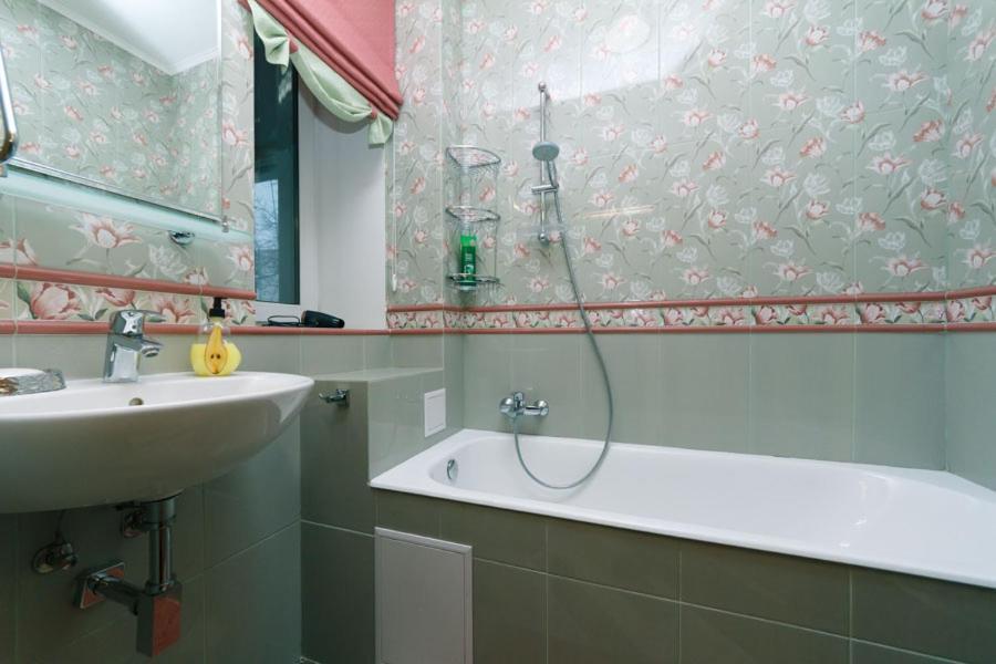 Three-Room Apartments At The Polytechnic Institute キエフ エクステリア 写真