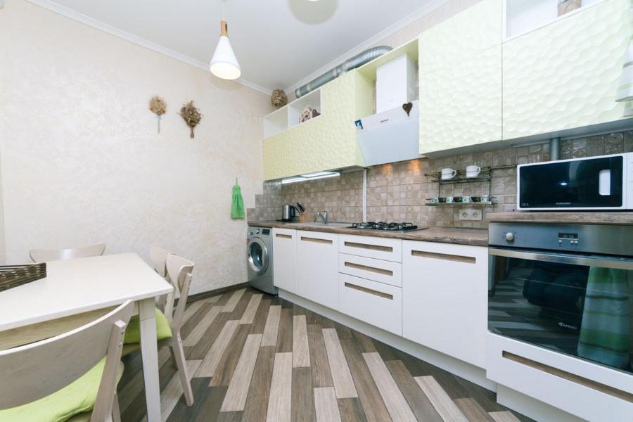 Three-Room Apartments At The Polytechnic Institute キエフ エクステリア 写真